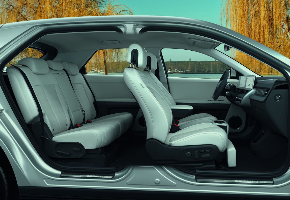 HME PI NE Top Trim INT side roominess 7088x4902 CMYK v005 1