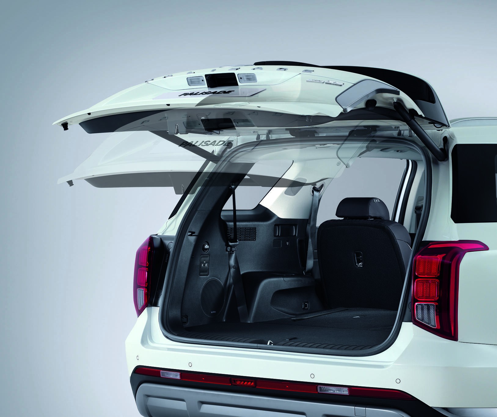 LX2 PE GEN LHD FEATURE SMART TAILGATE